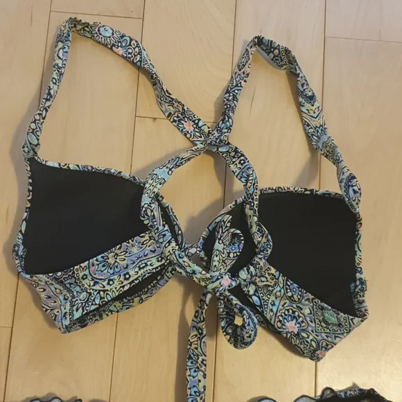 Bikini - Picture 2 of 4